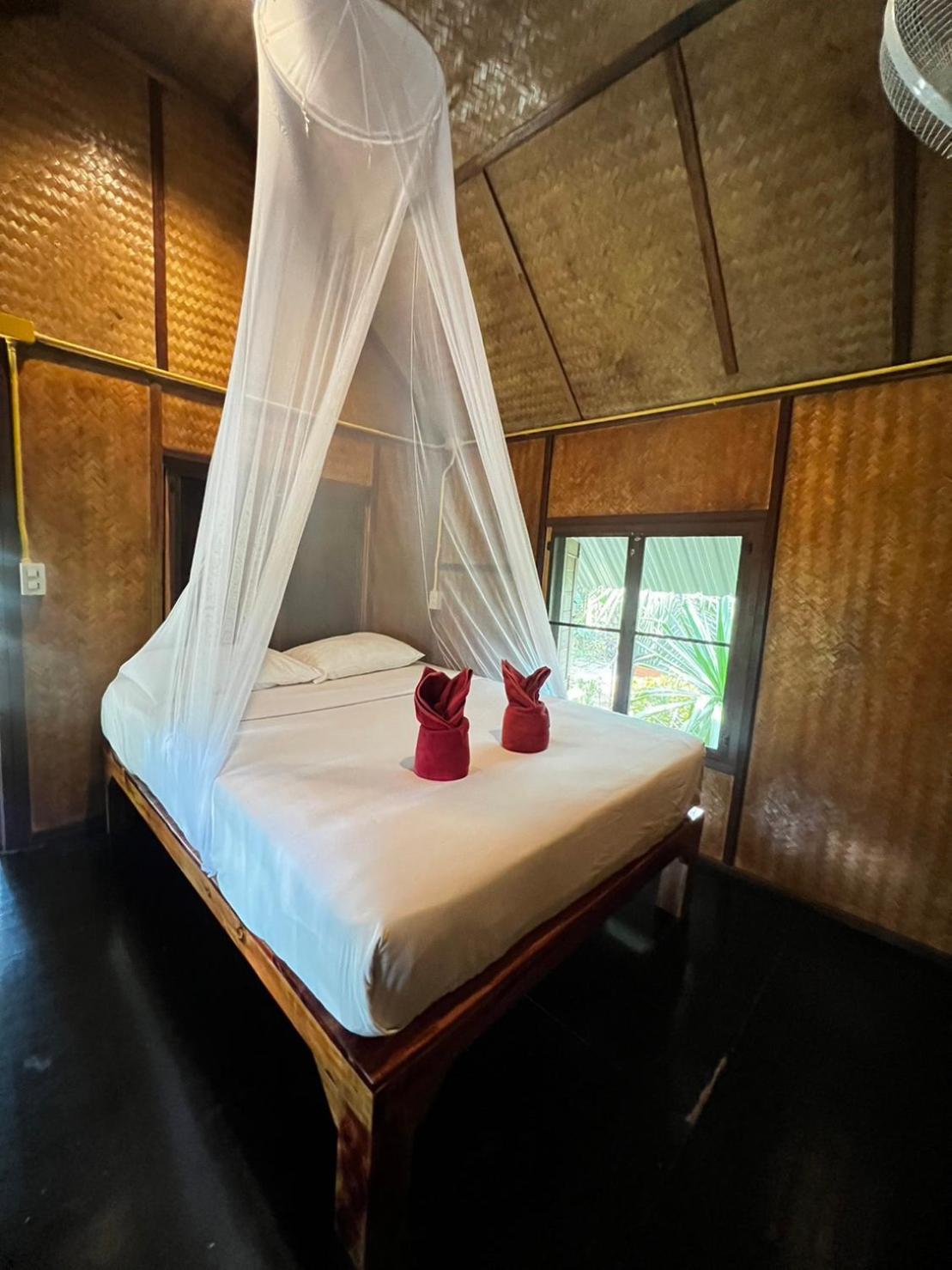 Khaosok Bamboo Huts Resort Khao Sok National Park Extérieur photo