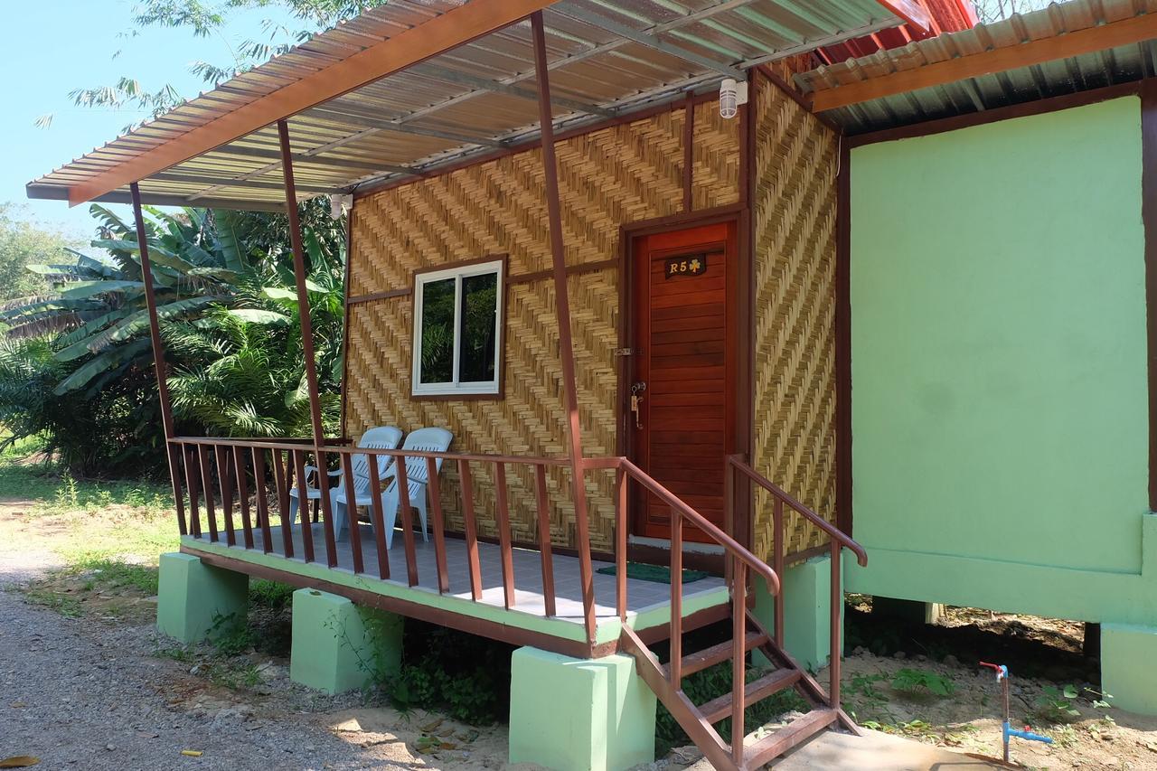 Khaosok Bamboo Huts Resort Khao Sok National Park Extérieur photo