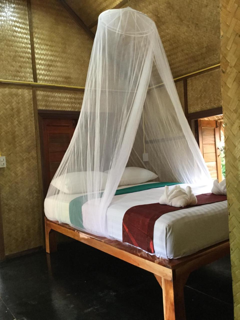Khaosok Bamboo Huts Resort Khao Sok National Park Extérieur photo